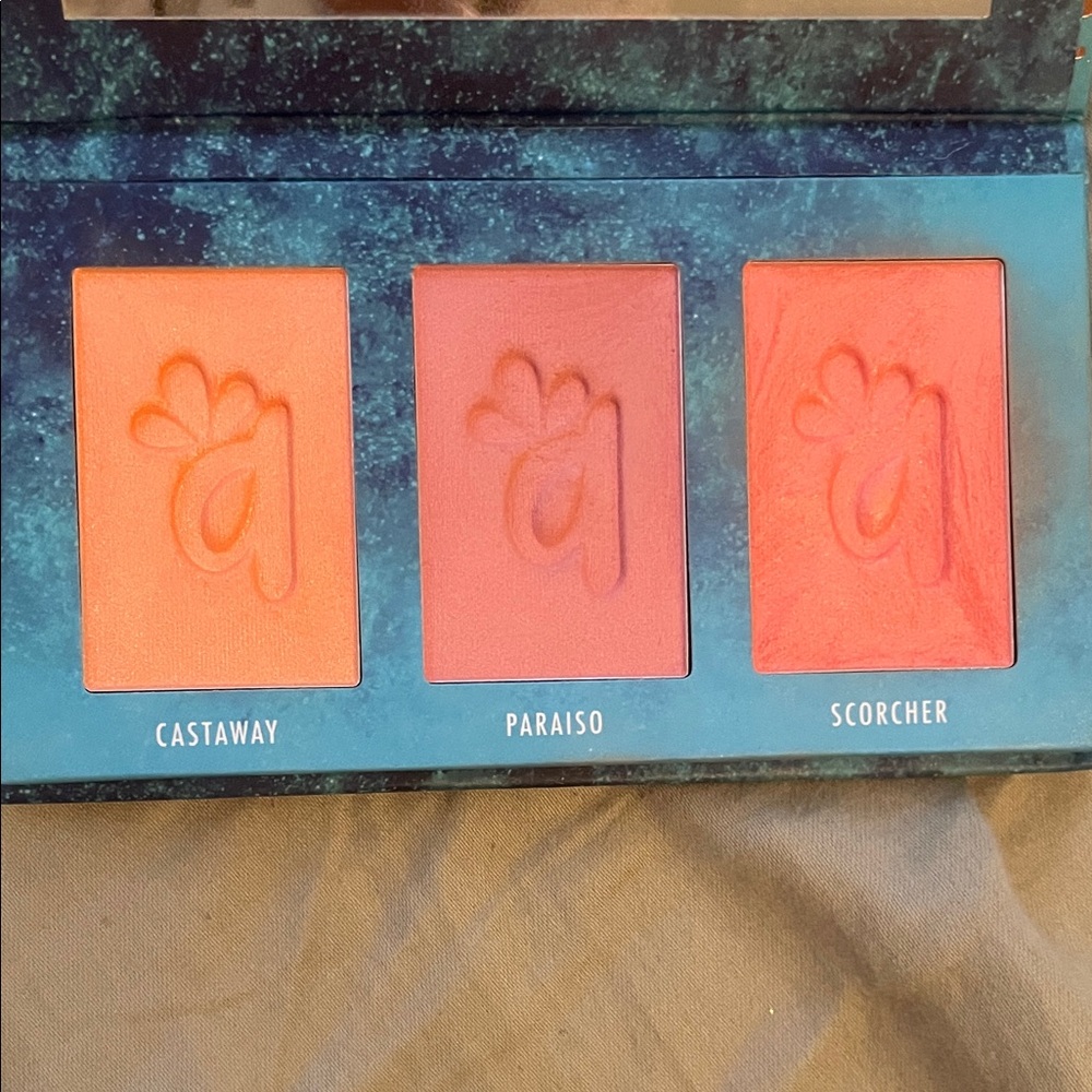 Alamar Cosmetics Blush Trio Palette - Castaway, Paraiso, Scorcher